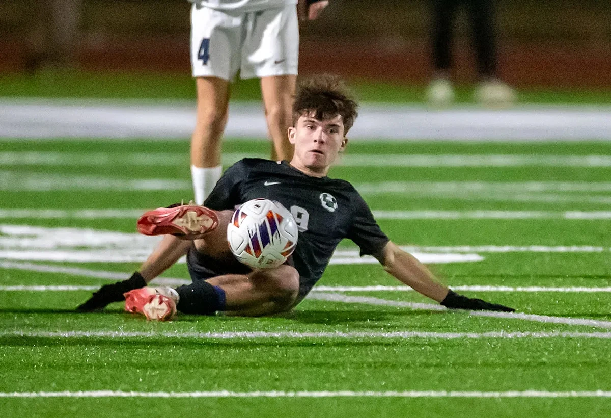 Vote for the Herald-Tribune 2026 Boys Soccer Player of the Year