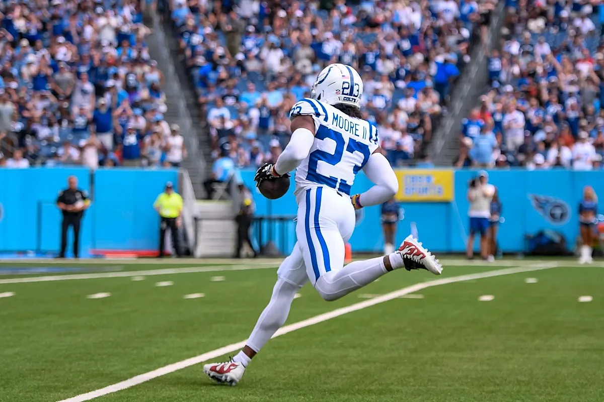 NFL world reacts to Colts and Kenny Moore trade report