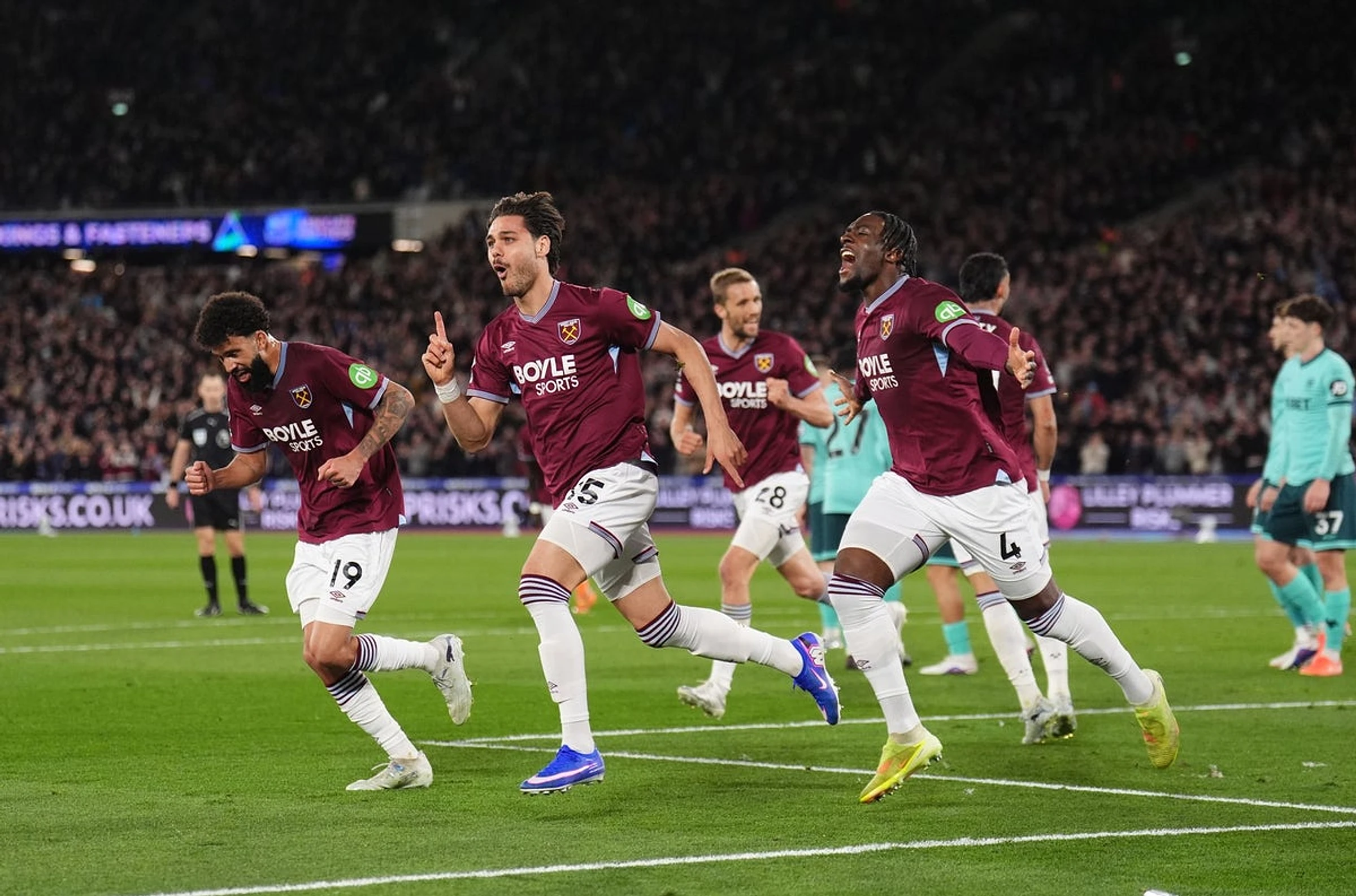 Tottenham plunge into Premier League relegation zone after West Ham thrash Wolves