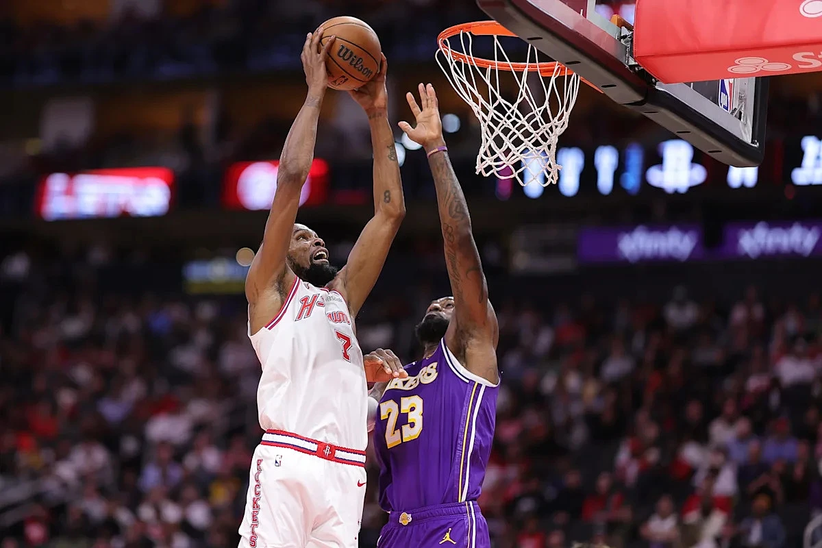 Rockets (52-30) finish season with win, draw Lakers as playoff opponent