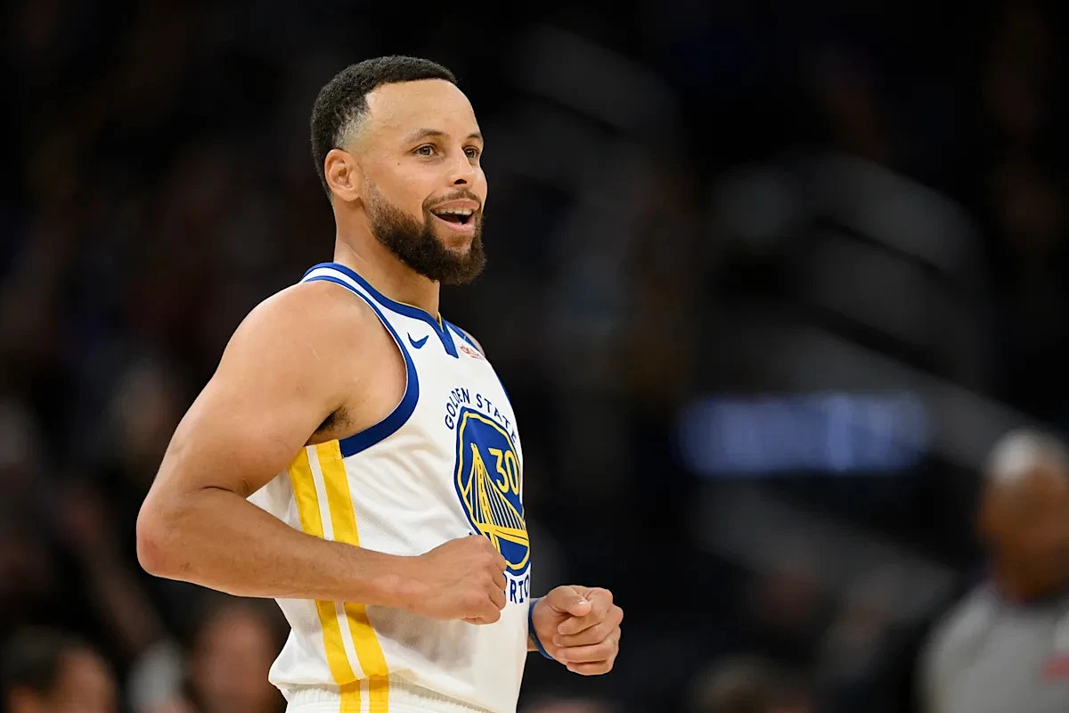 Stephen Curry still leads NBA in jersey sales during 2025-26 season despite injury, MVP emergence of Victor Wembanyama