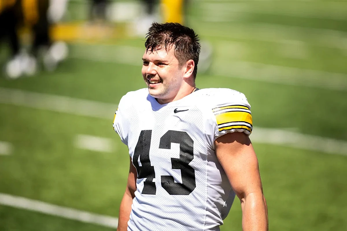 Iowa football LB Karson Sharar tabbed top NFL draft sleeper by ESPN