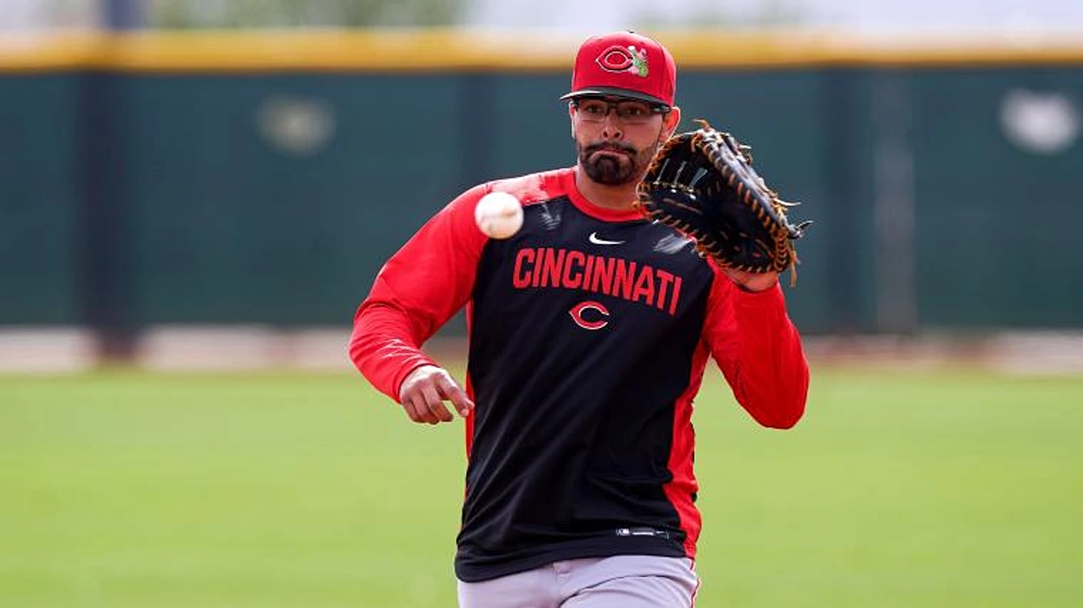 Orioles-Reds trade adds infield depth for the O's after injury