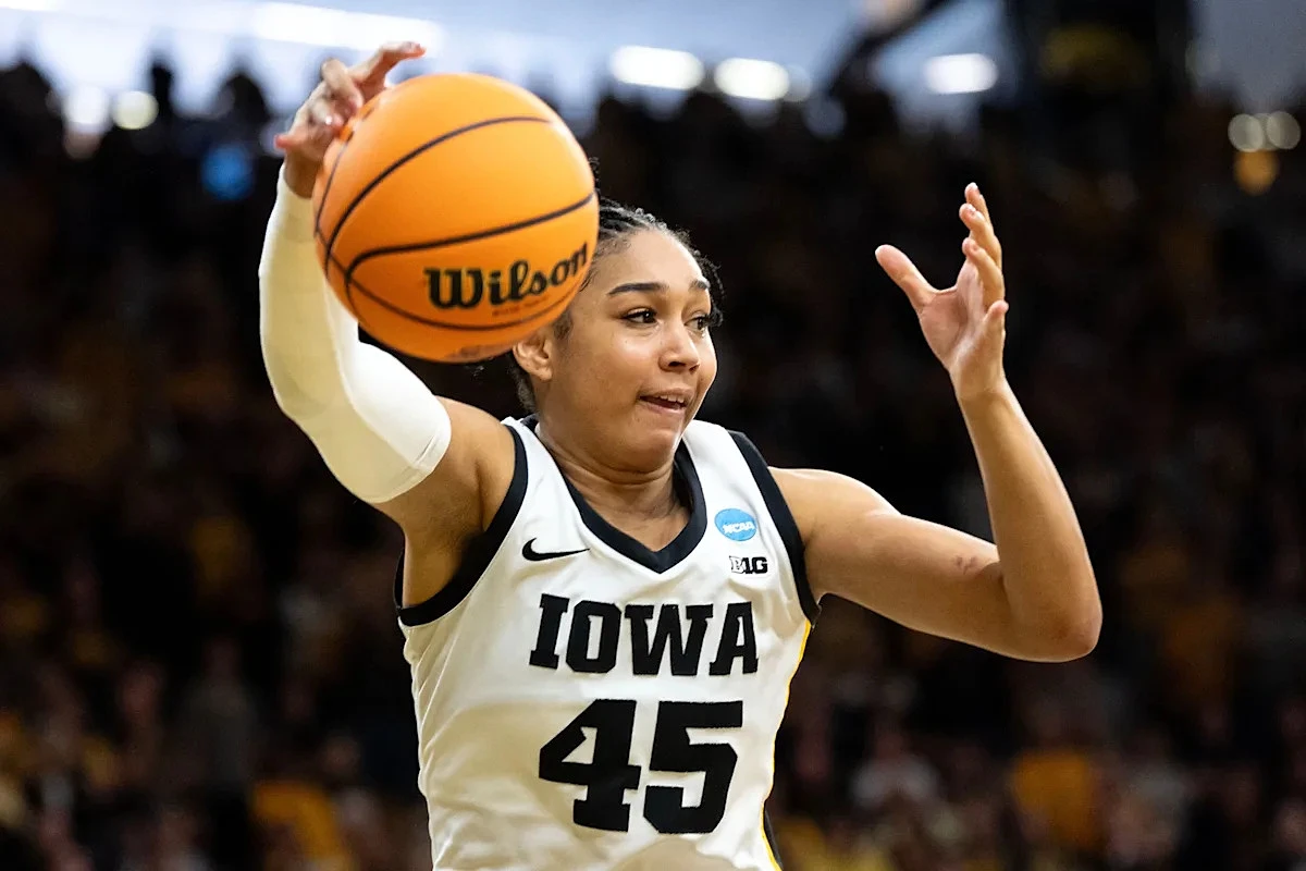 Hannah Stuelke tops list of undrafted Iowa players in WNBA Draft