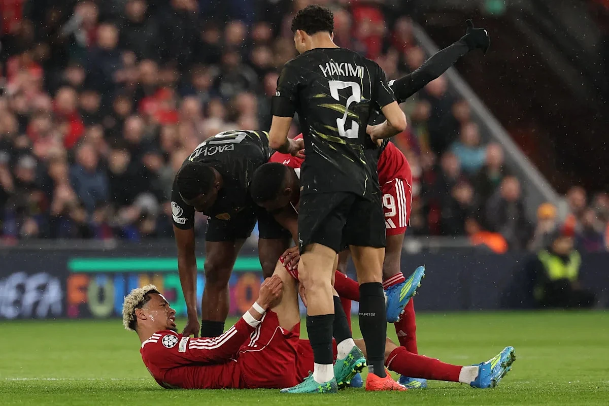 Hugo Ekitike stretchered off with non-contact injury for Liverpool