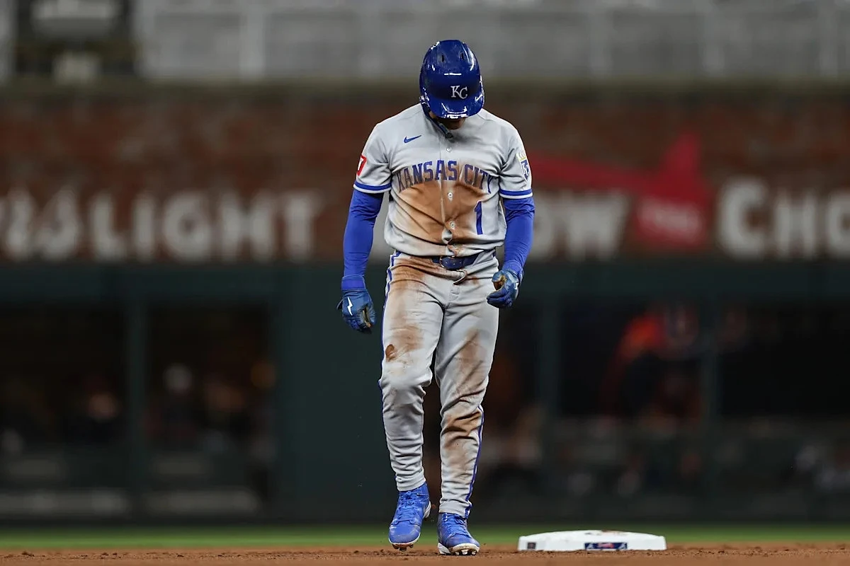 Kansas City Royals’ Outfielder Exits vs. Tigers With Knee Injury