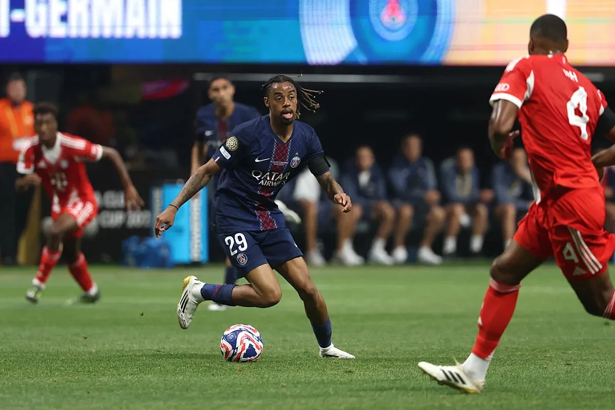 Journalist Shares Boost for Arsenal, Liverpool as PSG Winger Halts Contract Extension