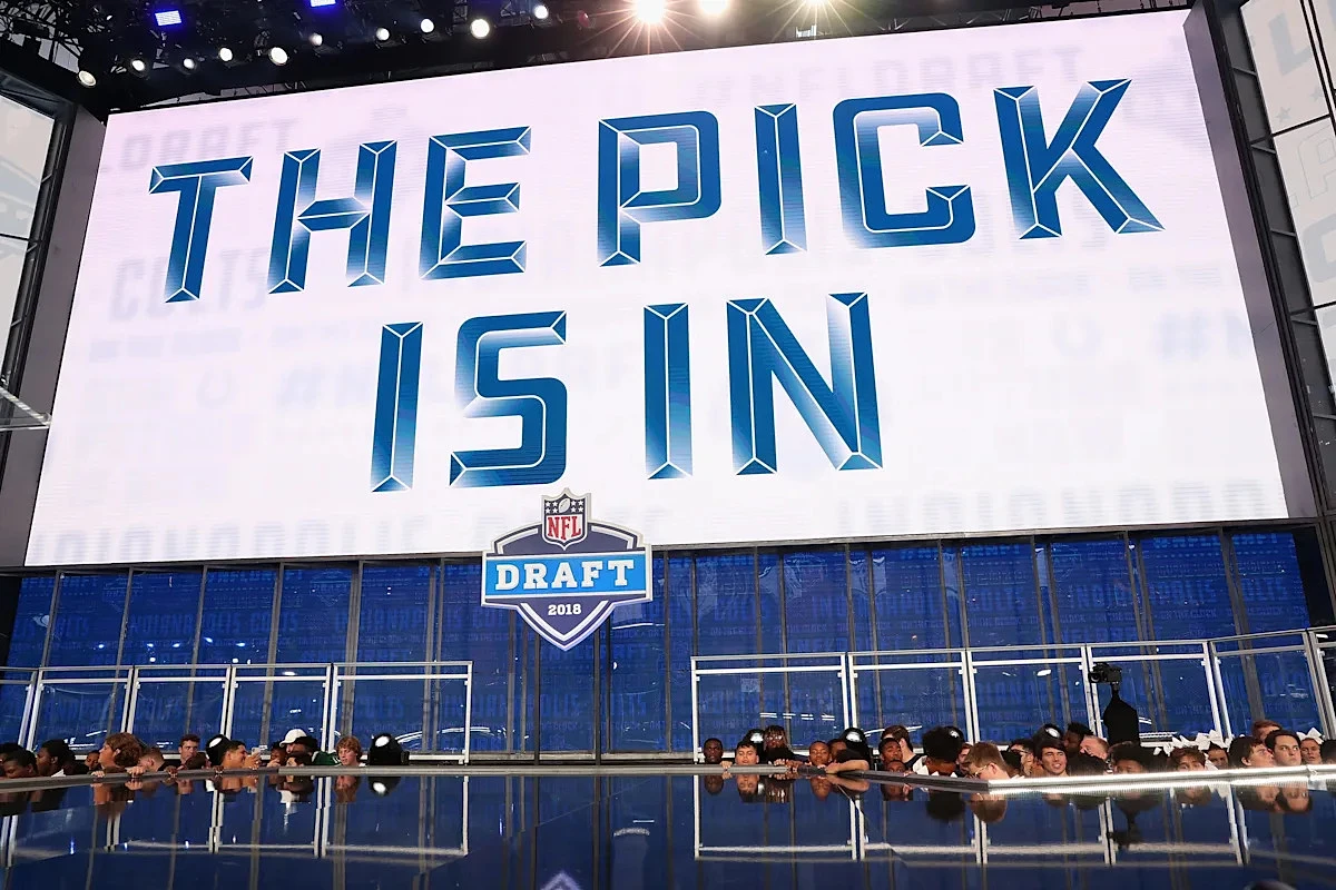 Colts trade down in mock draft; land additional top 100 pick
