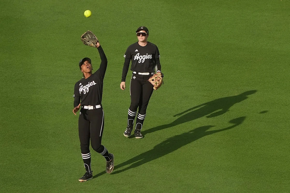 Texas A&M softball extends streak to six with 10-3 win over Baylor