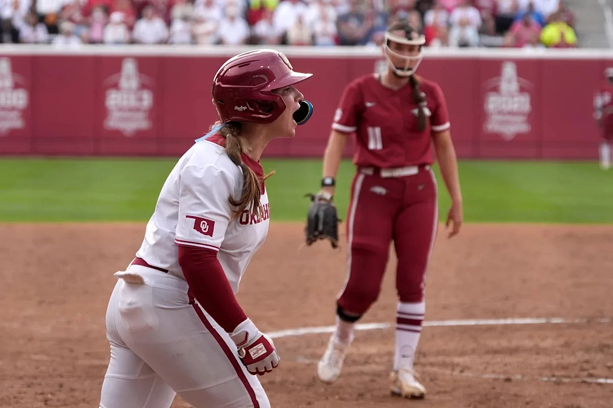 Super 16 college softball rankings: OU stays No. 1 with Arkansas series win