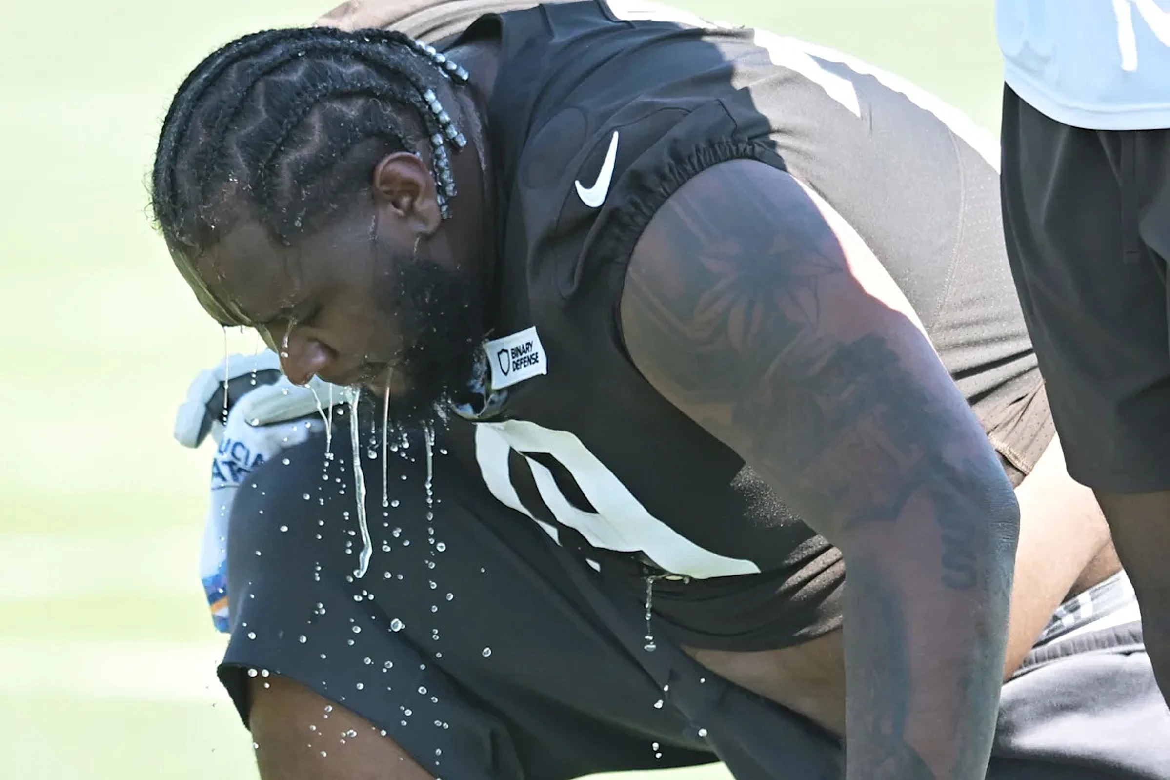 Browns Dawand Jones returns to practice after another injury