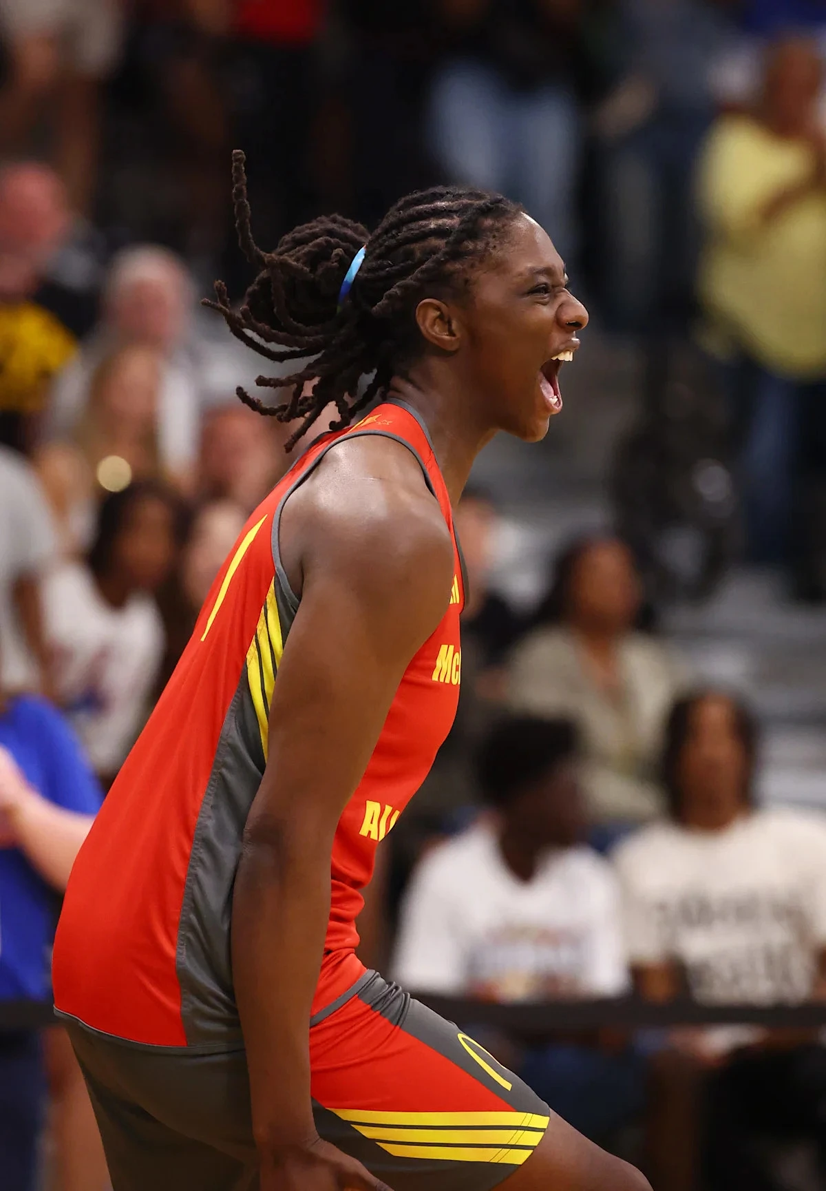 How Dawn Staley reacted to 5-star Oliviyah Edwards signing with South Carolina