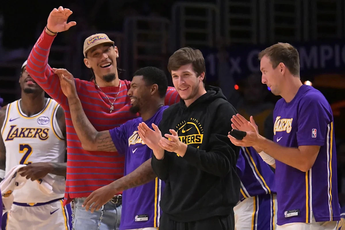 Austin Reaves returning to Lakers' lineup for Game 5 after missing 9 games with oblique injury