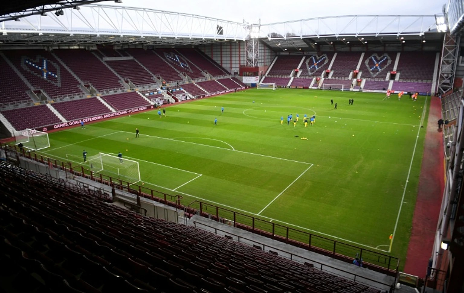 McInnes wants Tynecastle in 'full glory' for Hearts title charge