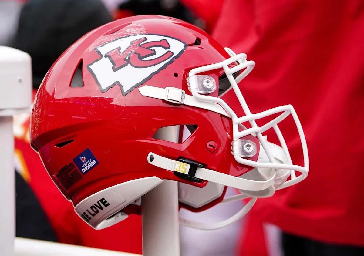 Chiefs waive backup QB amid flurry of roster moves