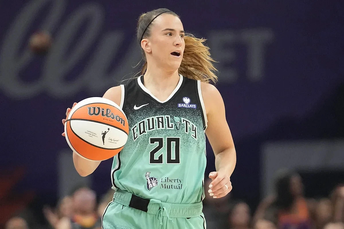 Sabrina Ionescu dodges significant injury after scary ankle roll, out for at least 2 weeks