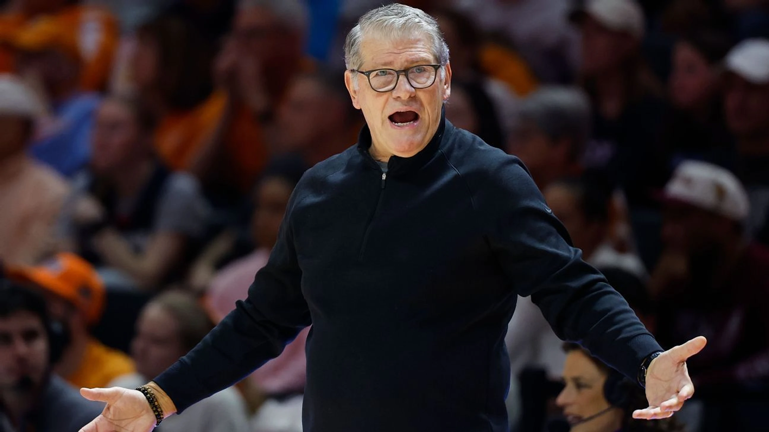 Auriemma on spat with Staley: 'Just feel dumb'