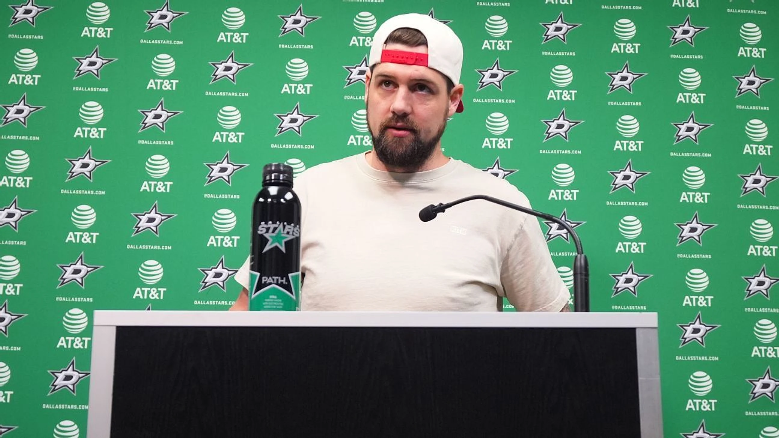 Stars captain Benn on future: 'Figure it out later...