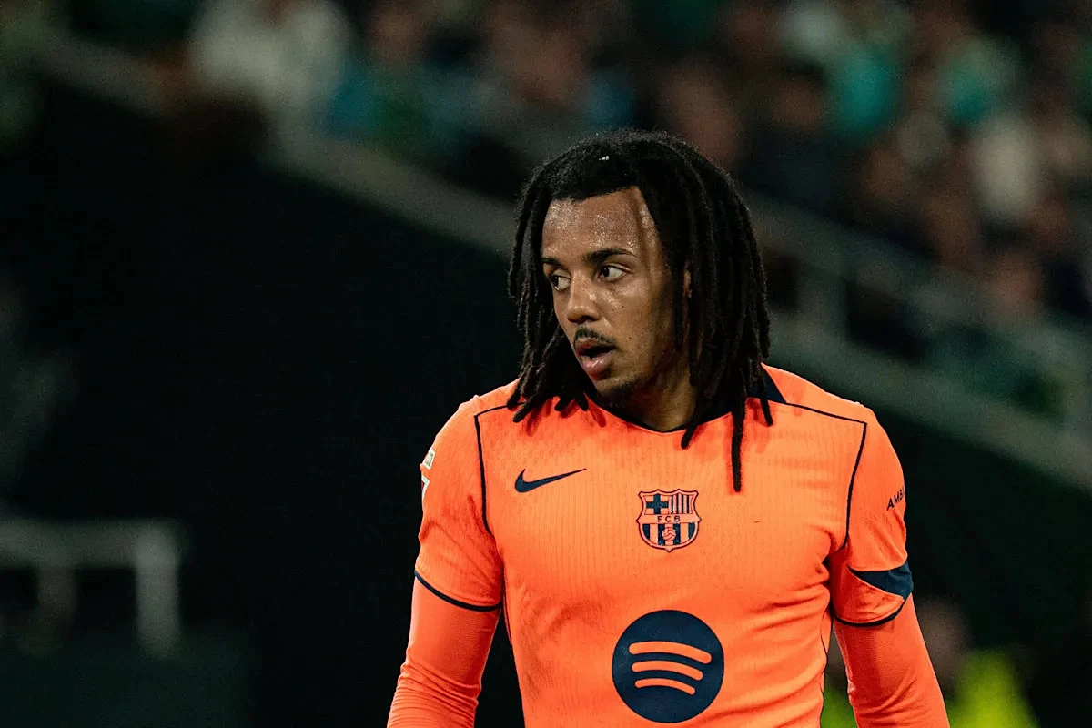 Report: Liverpool preparing offer to sign Barcelona defender