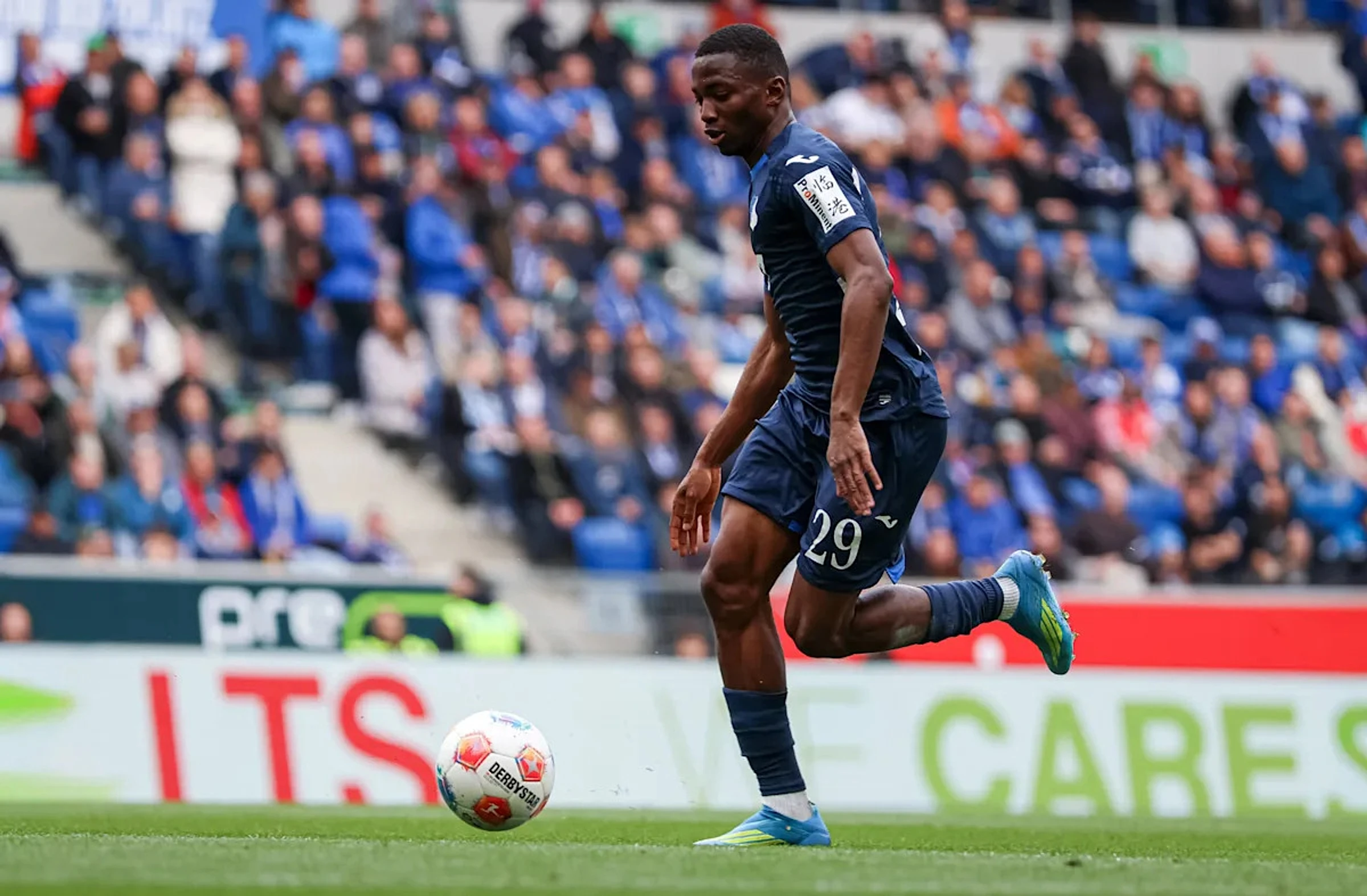 Liverpool told to pay €40m to sign rapid forward