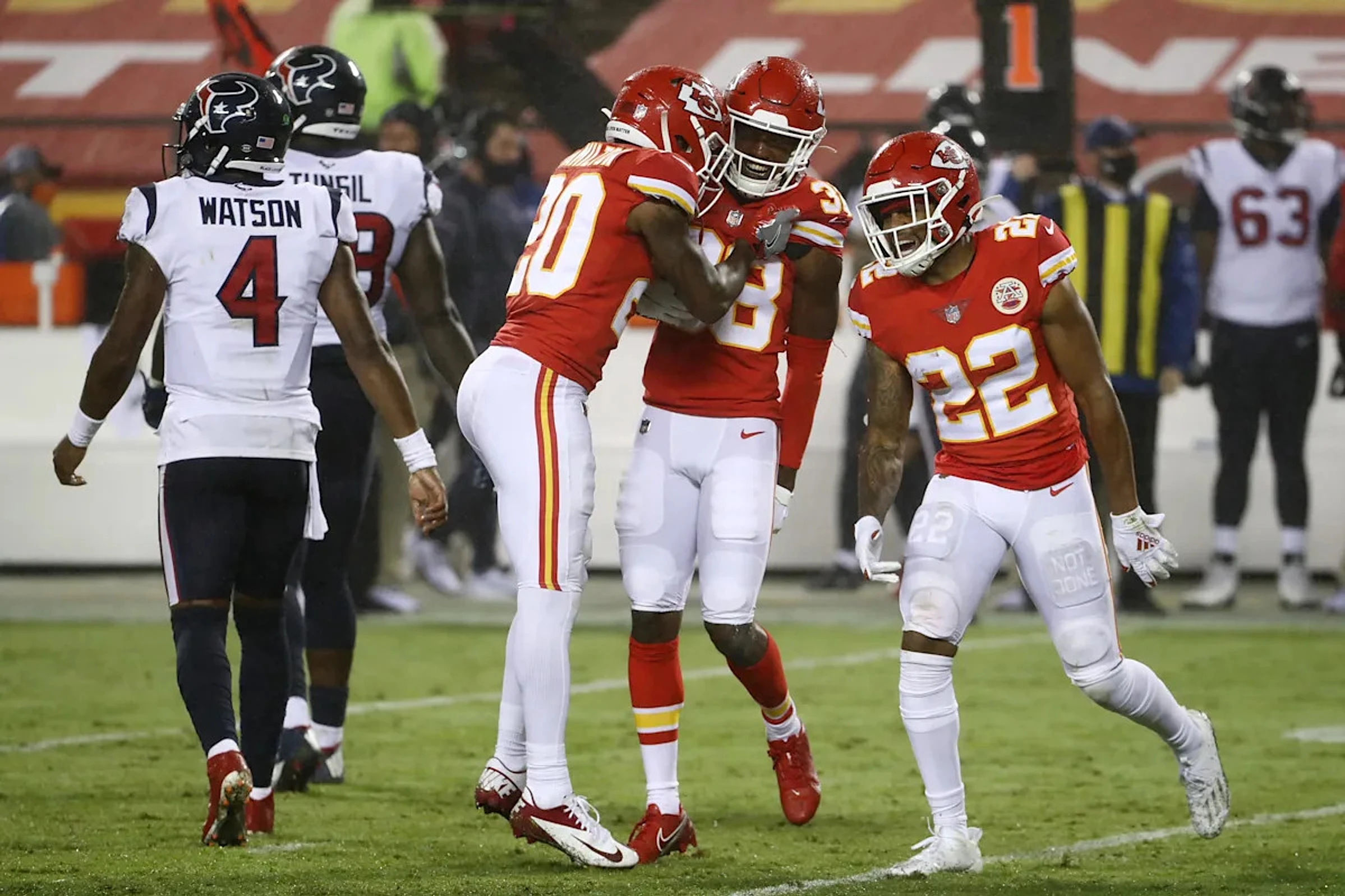 Is Jaylen Watson recruiting his former Chiefs teammate to the Rams again?