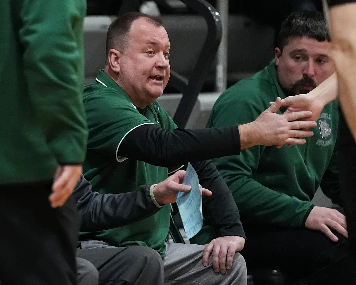 Brian Barber steps down as Monrovia basketball coach after one season