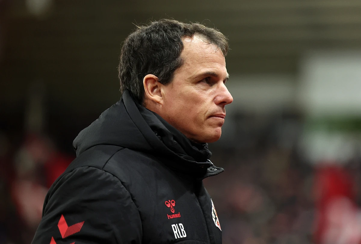 Le Bris confirms Sunderland’s red card appeal rejected but receives double injury boost