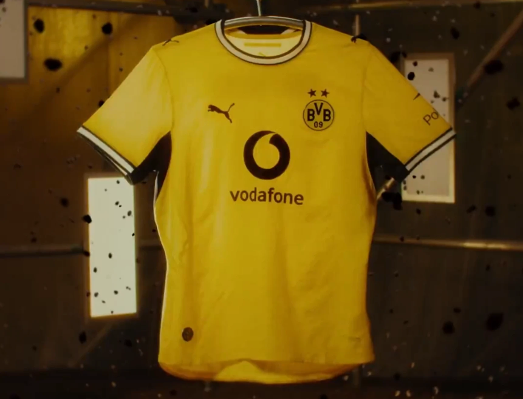 😍Beautiful: Borussia Dortmund unveil their new shirt