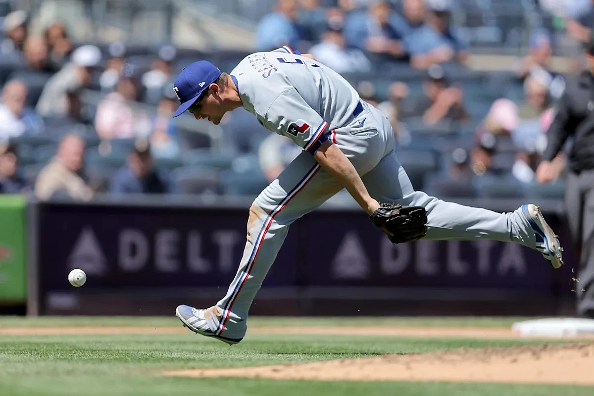 17-20 – Rangers experiment with no-outfielder defense in 9-2 finale loss to Yankees