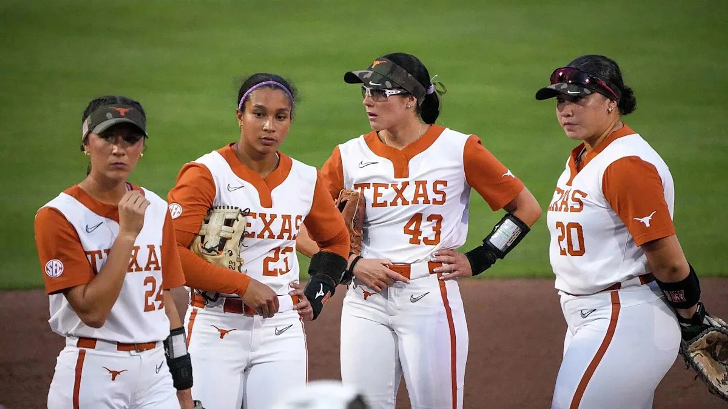 Texas softball to face Georgia in SEC Tournament semis after Bulldogs upset No. 1 Oklahoma