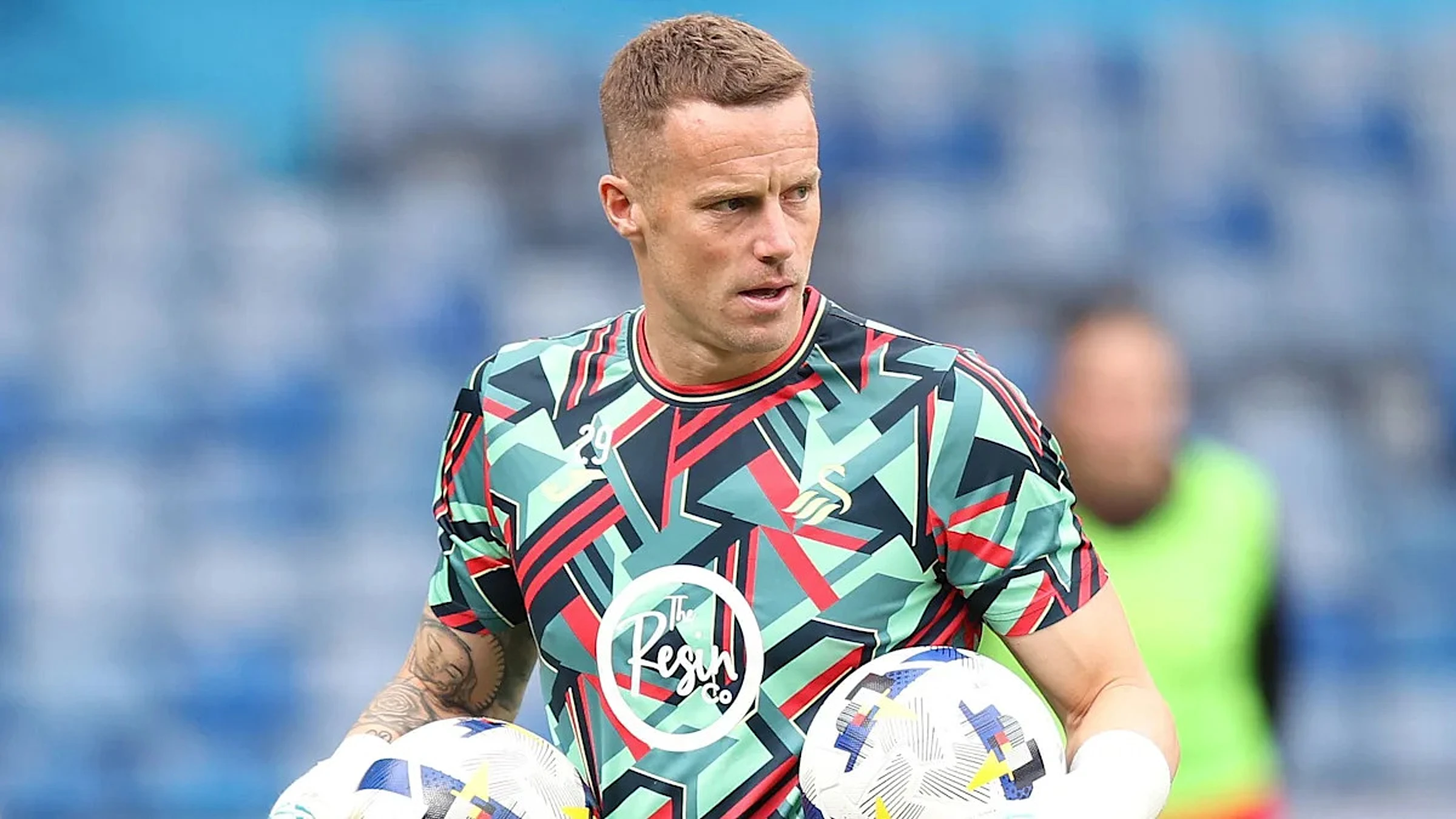 Veteran keeper Farman signs new Swansea deal
