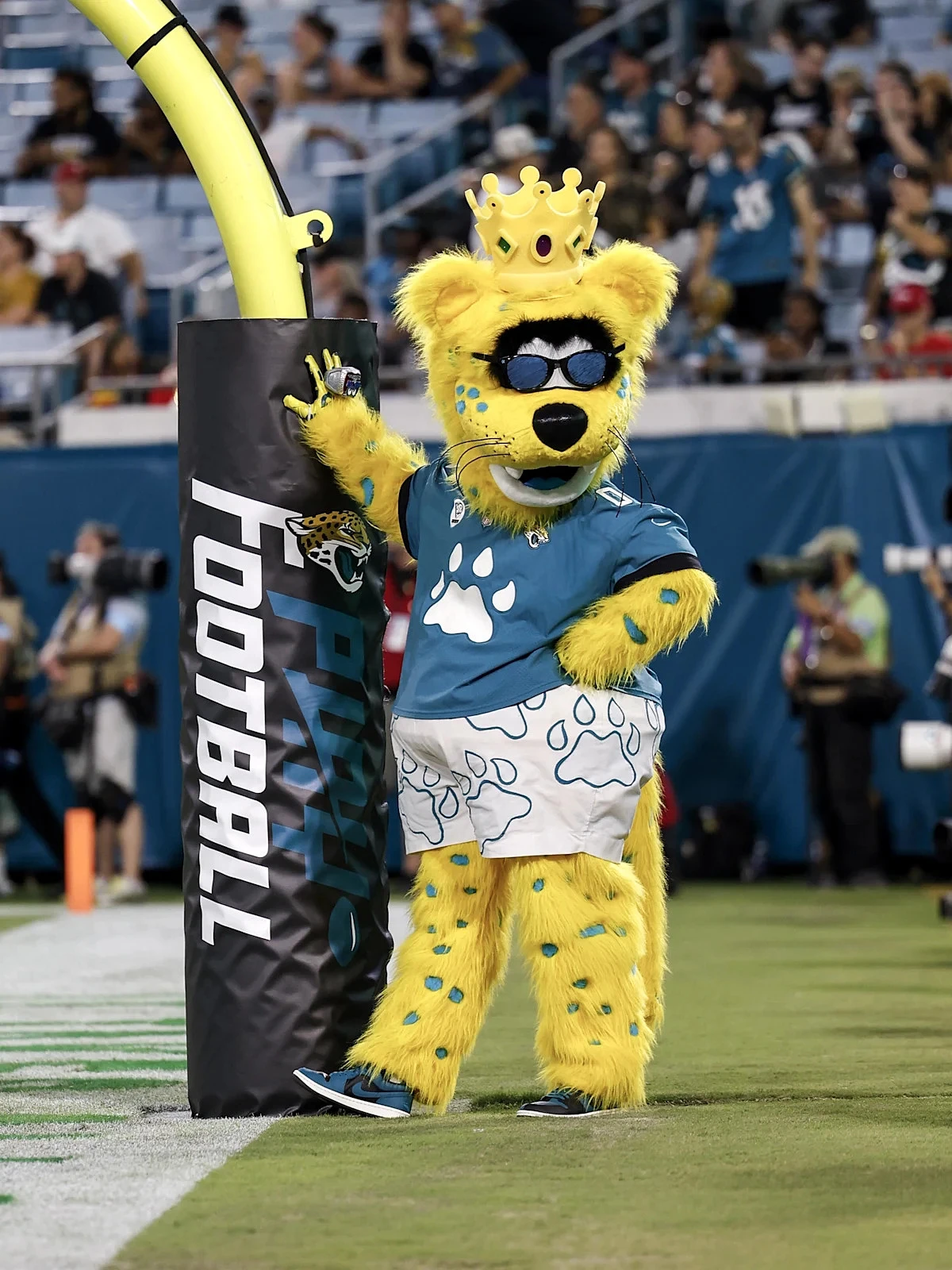 Tweets of the Week: Jaxson De Ville wins an award, Hines-Allen on NFL Offseason Playbook, and more