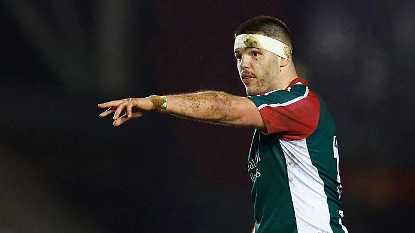 Worcester sign back-row Cherry from Nottingham