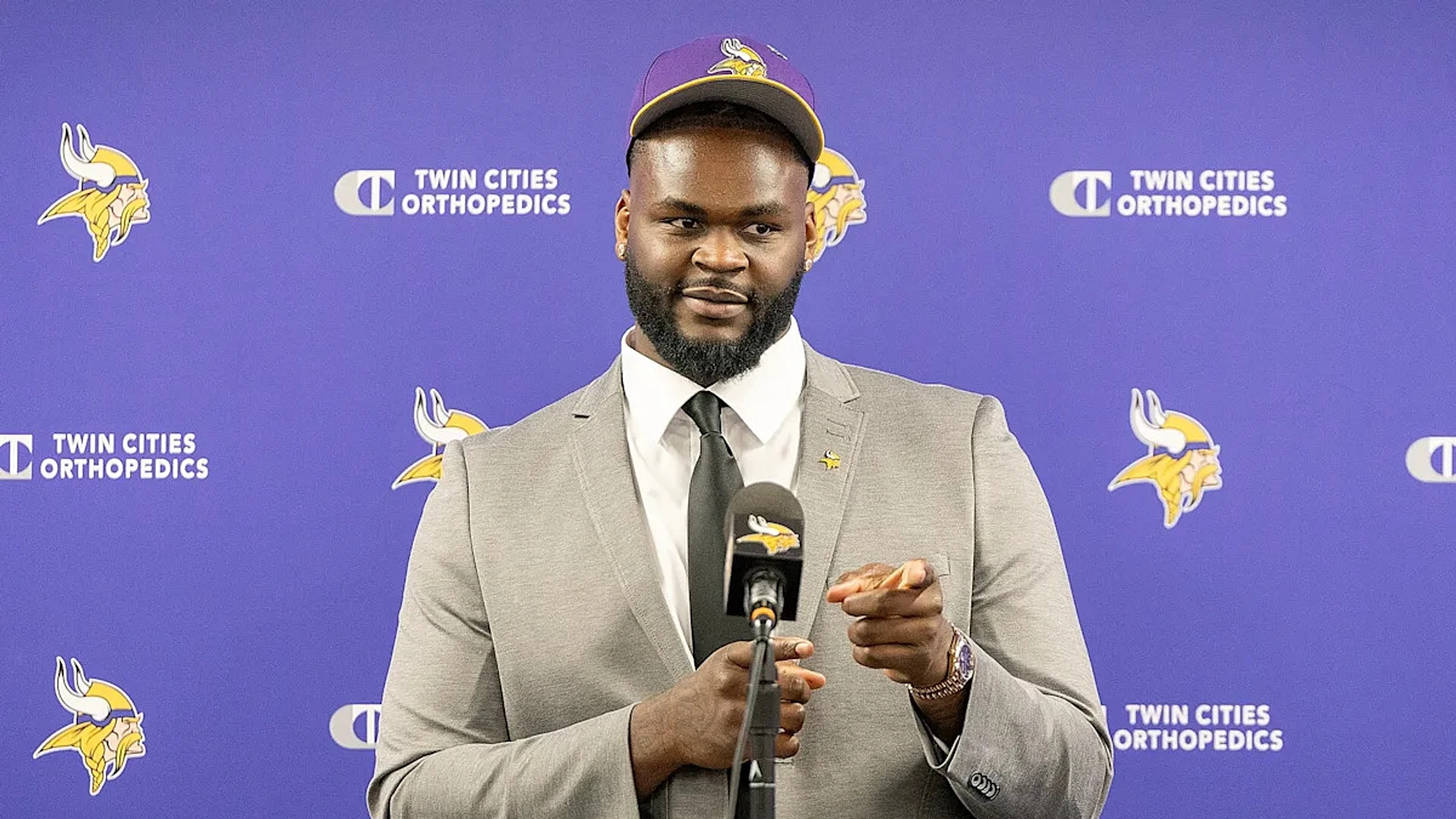 First-rounder Caleb Banks, seven other picks sign with the Vikings