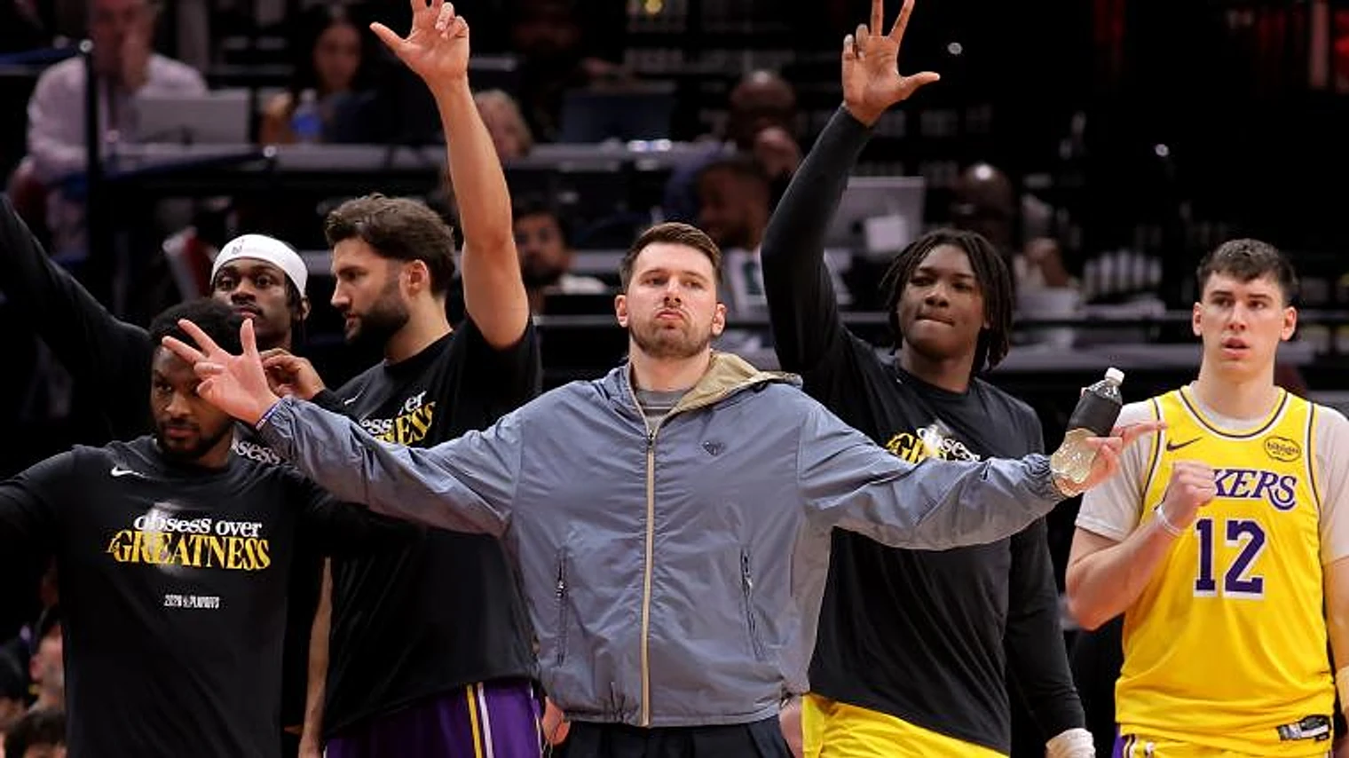 Luka Dončić jokes about Jarred Vanderbilt's dislocated finger