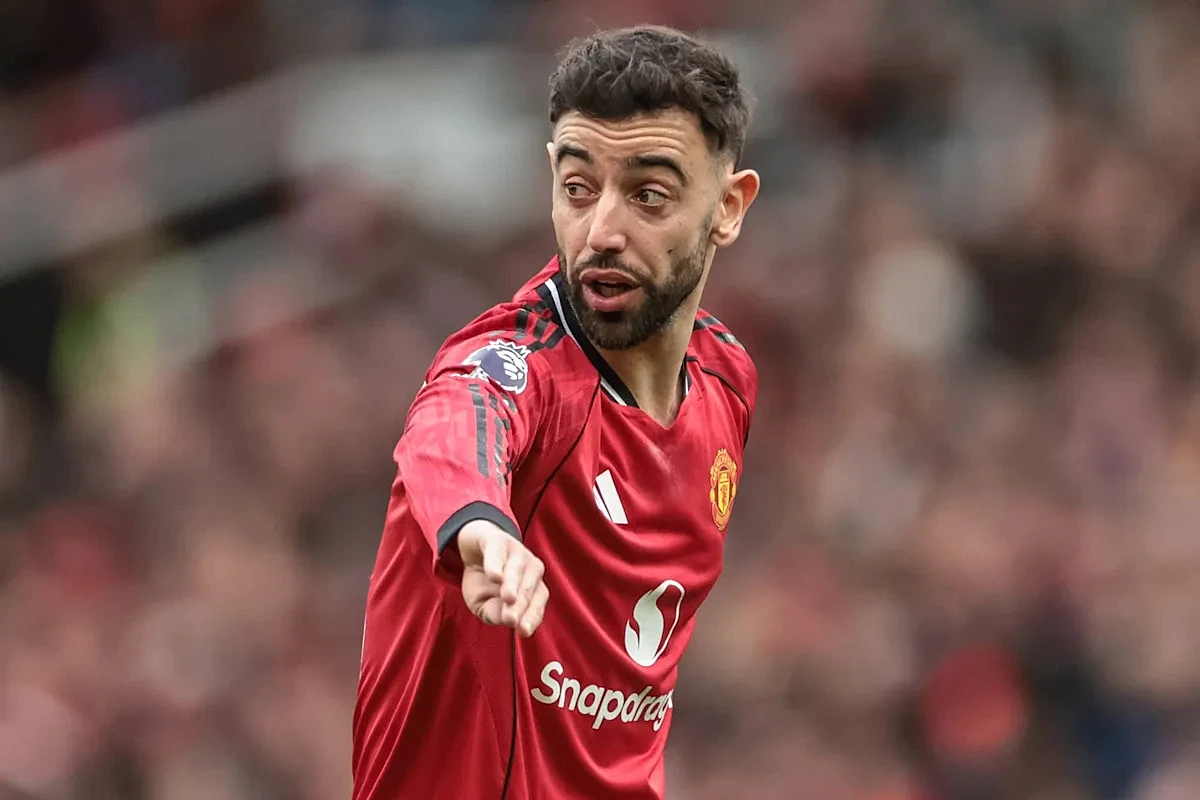 Report: Manchester United pushing to agree new deal with midfielder