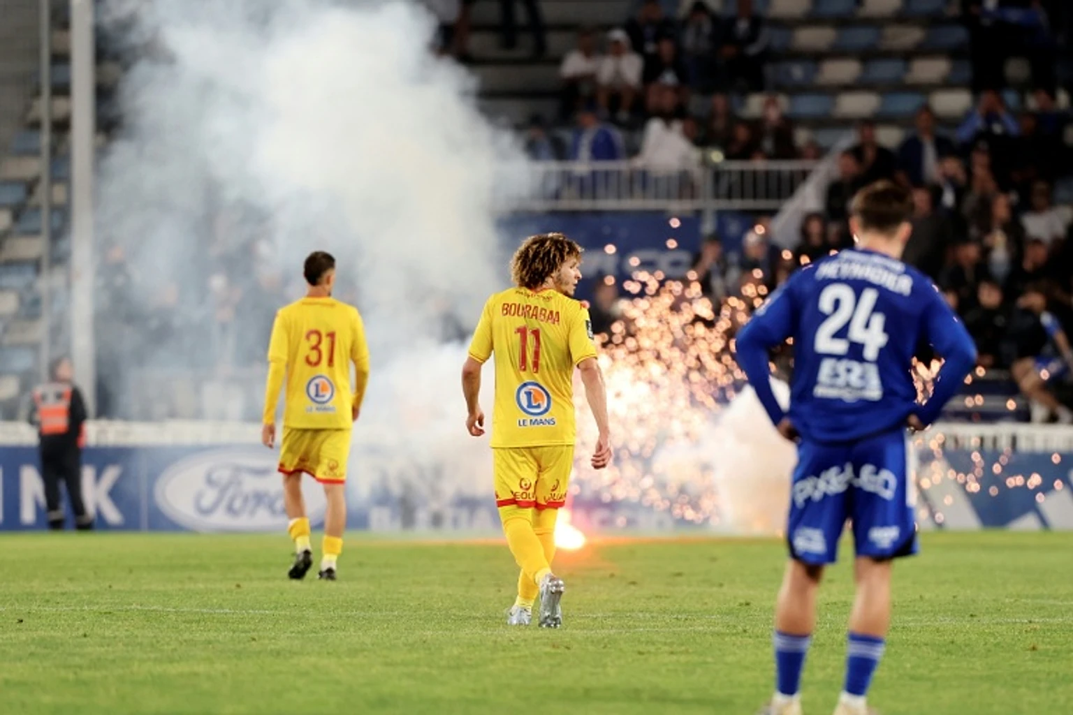Bastia crowd trouble delays Le Mans Ligue 1 promotion party