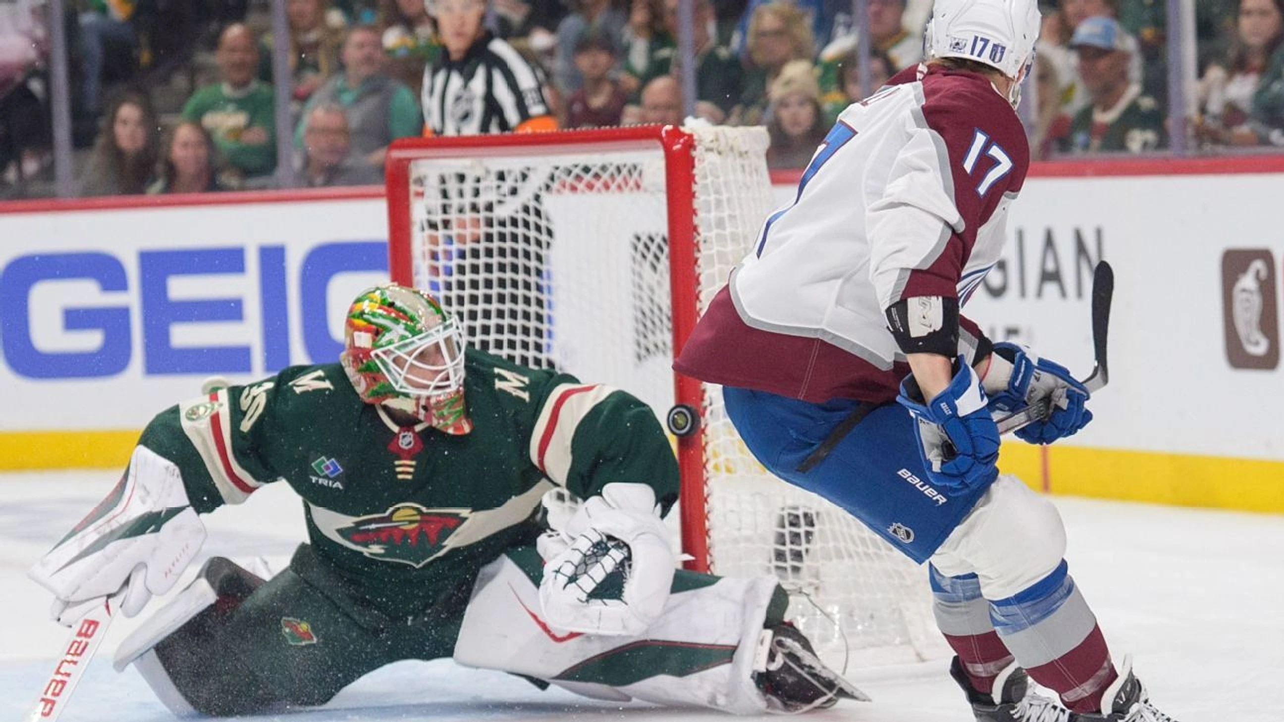 Back in net, Wallstedt anchors Wild's Game 3 win