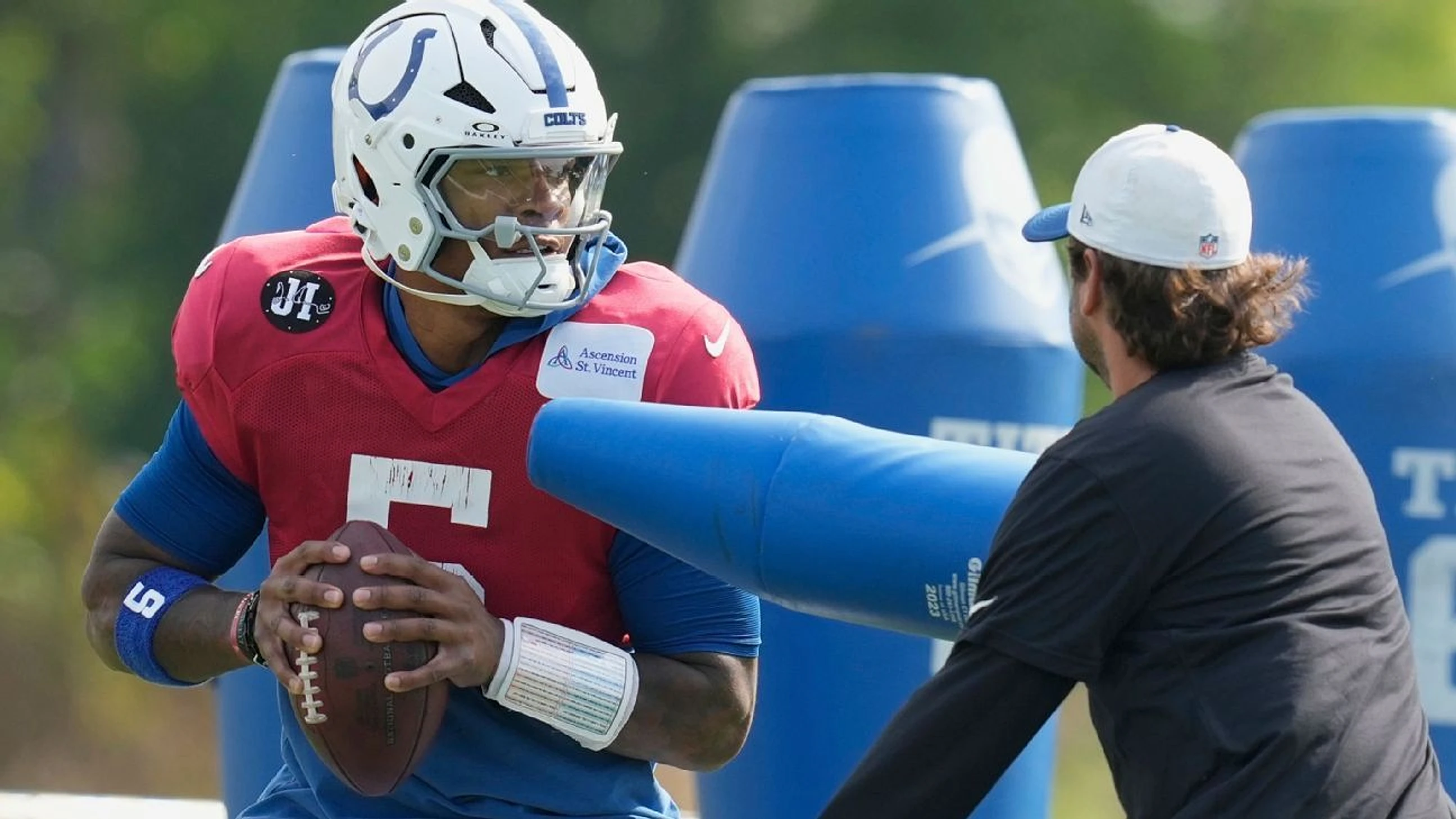 QB Anthony Richardson giving Colts something to th...