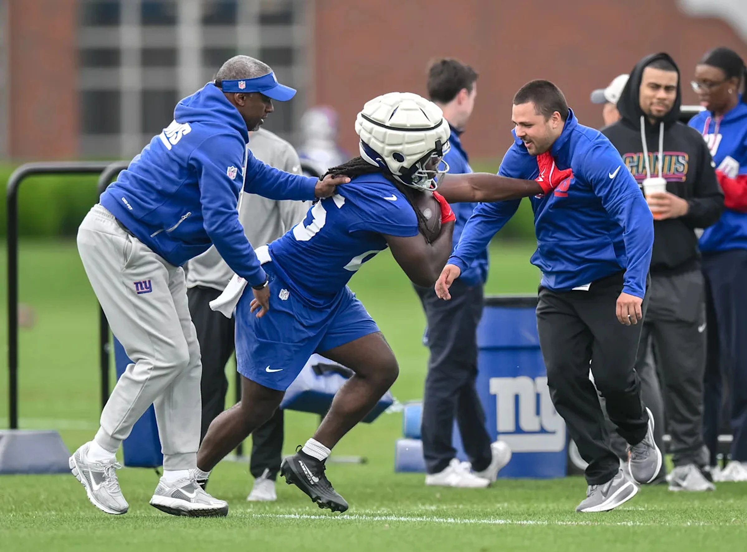 New York Giants emphasize instruction over competition at rookie minicamp