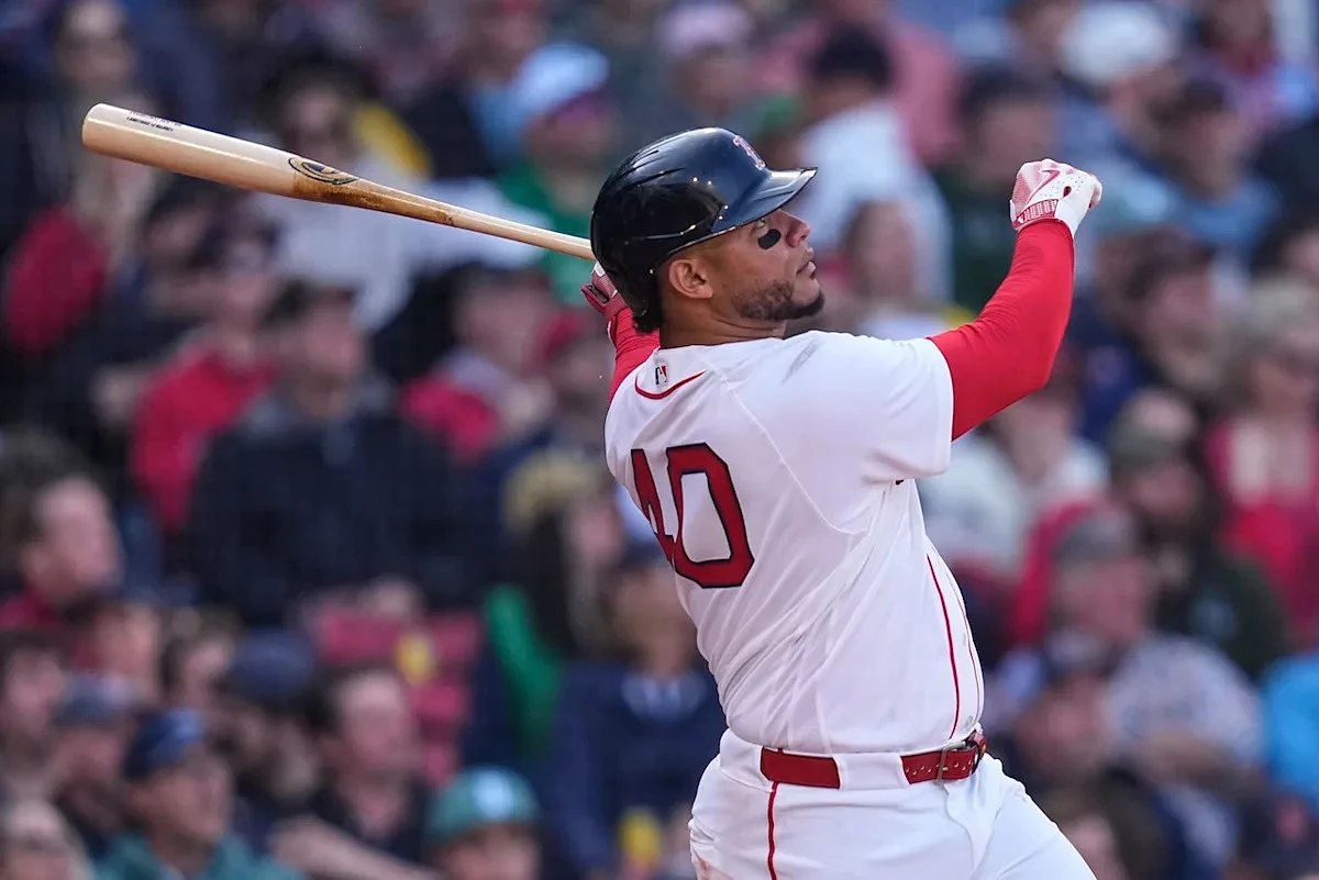 Willson Contreras leaves Red Sox game in second inning Sunday vs. Rays