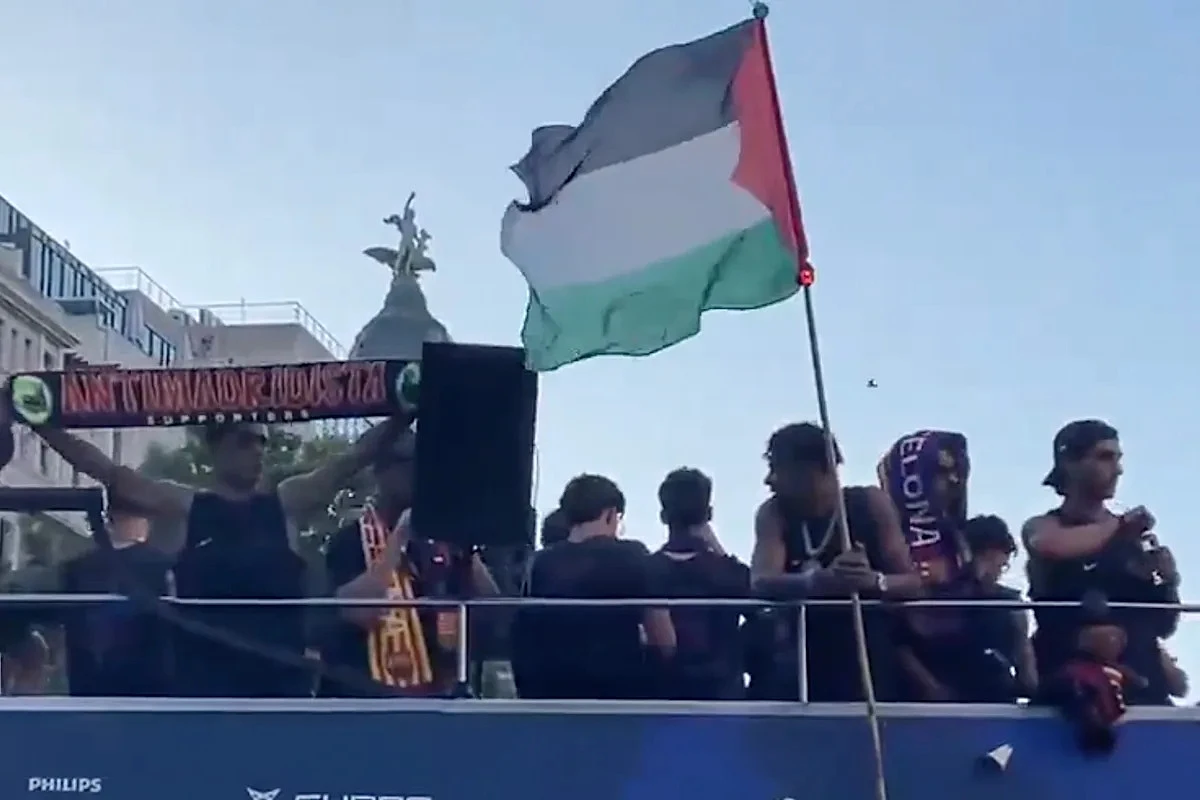 Lamine Yamal waves Palestine flag as Barcelona celebrate La Liga win