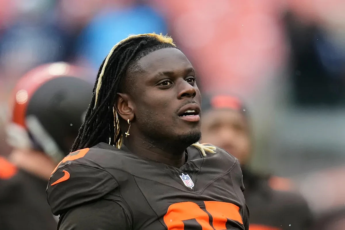 Veteran tight end David Njoku signs with LA Chargers after 9 seasons with Browns