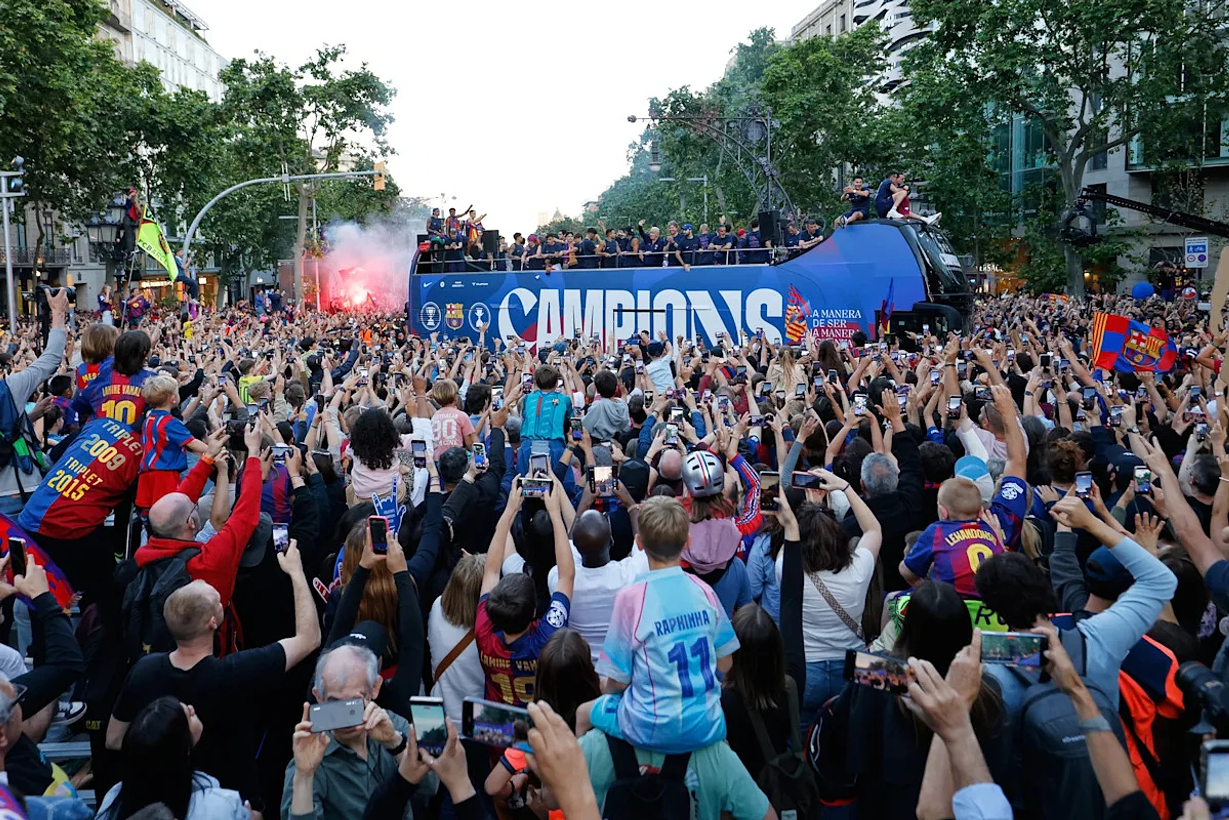 750,000 people take to the streets to celebrate Barcelona's league title