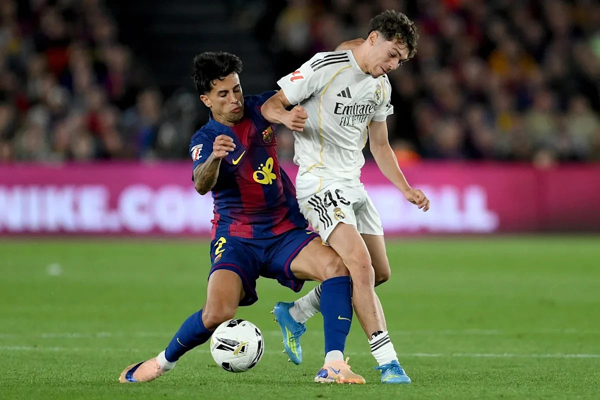 Barcelona handed unexpected advantage in race to keep versatile defender