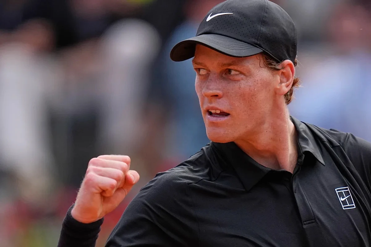 Sinner matches Djokovic's record with 31st straight Masters victory before home fans at Italian Open