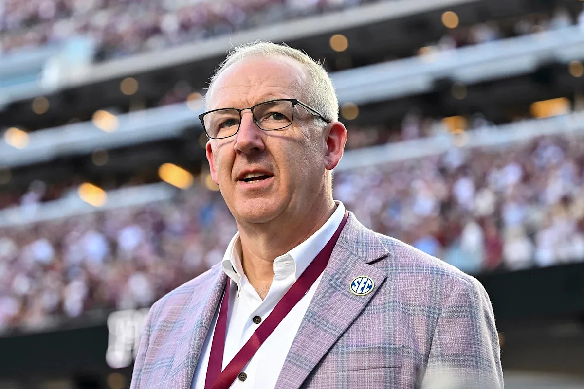 SEC commissioner stands firm on weekend games and CFP expansion
