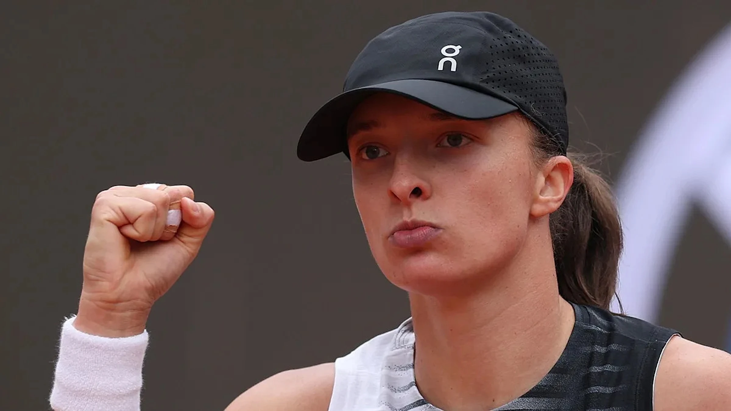 Confident Swiatek rediscovers ruthless best in Rome