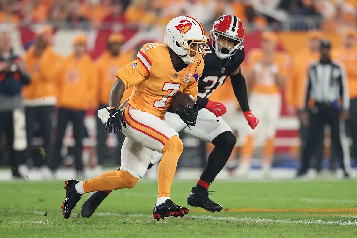 Bucs RB Bucky Irving still dealing with a lingering shoulder injury