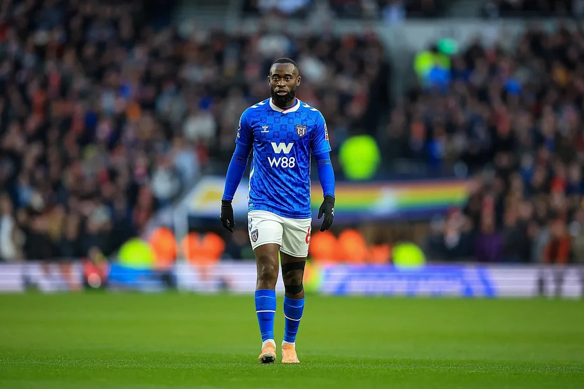 Report: Leeds and Liverpool both want £20m Dutch defender